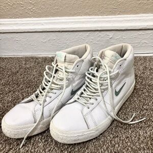 Nike Women’s SB Blazer Mid Premium White Glaser